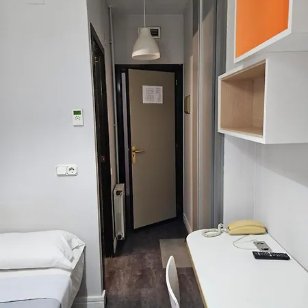 Residencia Universitaria Tagaste Апартаменты Барселона