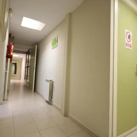 塔迦斯特大学宿舍酒店 公寓 *